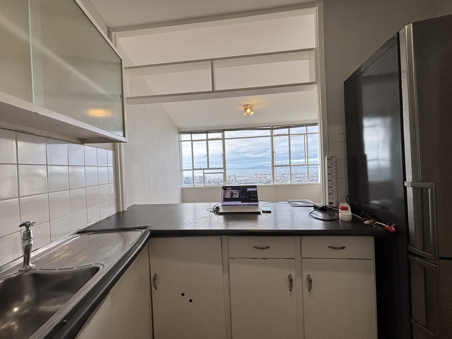 To Let 2 Bedroom Property for Rent in Vredehoek Western Cape